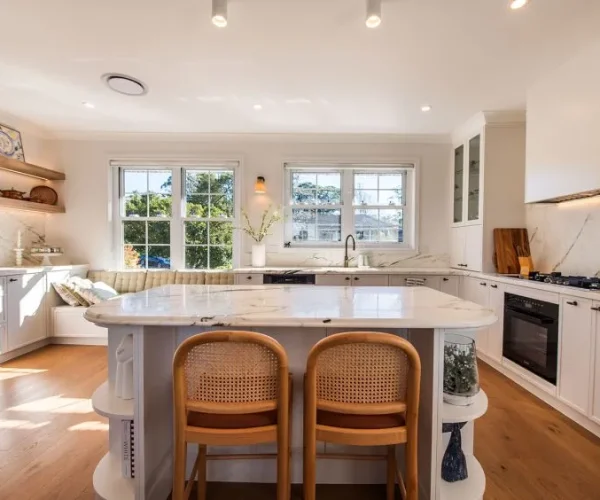 Modern-luxury-kitchen-design-premier-kitchens-sydney-meile-laminex-dulux-elica-01-846x564